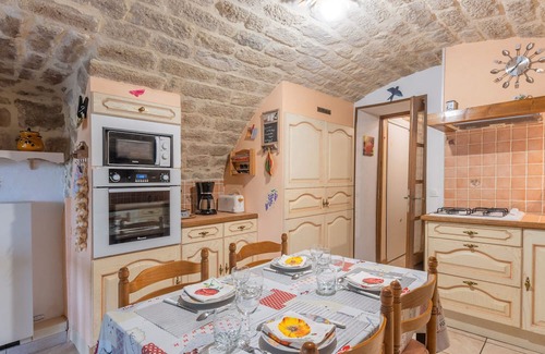Payzac Apartamento | Apartment 'Le Mas De La Blache' with Mountain View and Wi-Fi