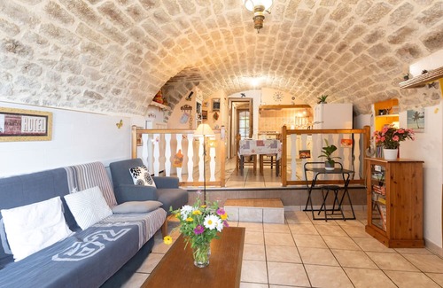 Payzac Apartamento | Apartment 'Le Mas De La Blache' with Mountain View and Wi-Fi