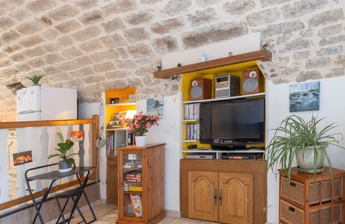 Payzac Apartamento | Apartment 'Le Mas De La Blache' with Mountain View and Wi-Fi
