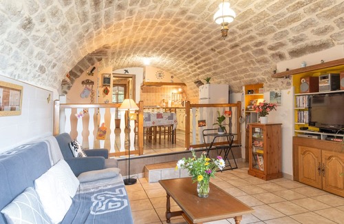 Payzac Apartamento | Apartment 'Le Mas De La Blache' with Mountain View and Wi-Fi