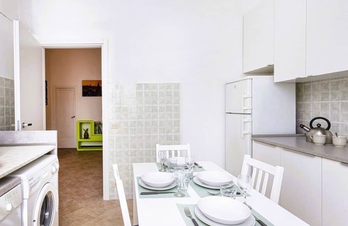 San Teodoro Apartamento | Cozy 80 sqm apartment, ideal for 5 people, located on the fifth floor of a building with a lift (NOT suitable for disabled people).The property is located in a residential area of ​Genoa, well served and complete with all comforts. The location is s