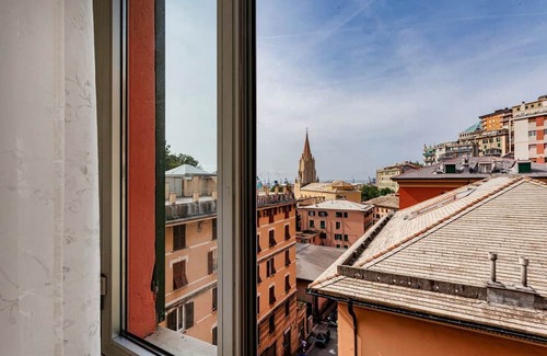 San Teodoro Apartamento | Cozy 80 sqm apartment, ideal for 5 people, located on the fifth floor of a building with a lift (NOT suitable for disabled people).The property is located in a residential area of ​Genoa, well served and complete with all comforts. The location is s