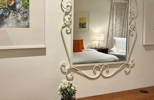 Bhopal Cama Y Desayuno | The Studio Cottage - Deluxe 3-bedroom Bed & Breakfast in Bhopal