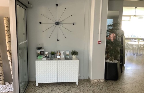 Saint-Paul en Jarez Casa | 3-star hotel in a quiet setting. All rooms are air-conditioned.