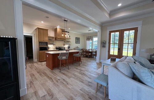 Kingsland Casa | Tranquil 3-bed house in Kingsland. Centrally located for adventures & relaxing,