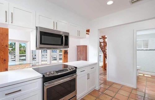 Key Largo Casa | Large Ocean Front, Loft House with 3 beds, 2 baths in Key Largo with Boat Dock