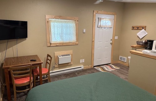Irwin Cabina | Palisades Cabin #1