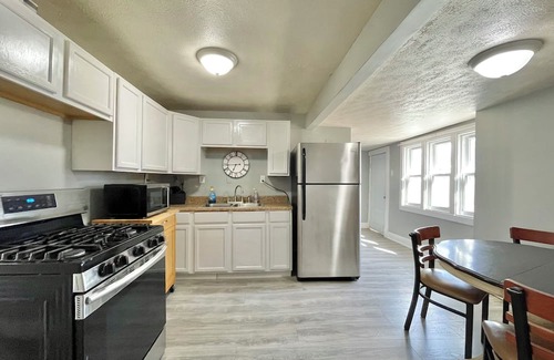 Herrin Casa | Seventeenth Street 2-bedroom 1 bath house with AC, WiFi in Herrin