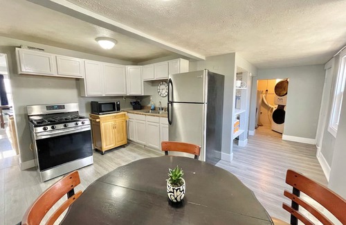 Herrin Casa | Seventeenth Street 2-bedroom 1 bath house with AC, WiFi in Herrin
