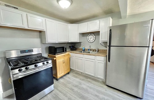 Herrin Casa | Seventeenth Street 2-bedroom 1 bath house with AC, WiFi in Herrin