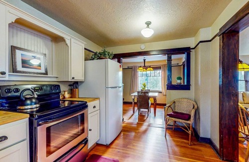 Old Bend Casa | Charming Bungalow in Walkable Old Bend