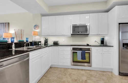 Navarre Beach Condominio | **NEW** Sleeps 6 w/ Beach Chair Service /Gulf Front and Sunset Views /10th Fl