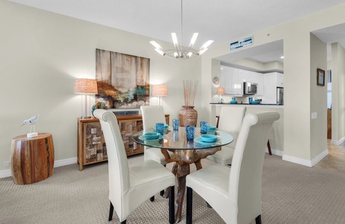 Navarre Beach Condominio | **NEW** Sleeps 6 w/ Beach Chair Service /Gulf Front and Sunset Views /10th Fl