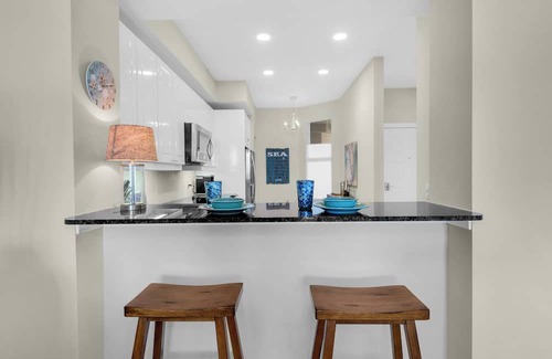 Navarre Beach Condominio | **NEW** Sleeps 6 w/ Beach Chair Service /Gulf Front and Sunset Views /10th Fl