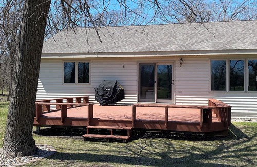 Battle Lake Casa | Spacious 4-bedroom house overlooking hole 2 of Balmoral golf course.