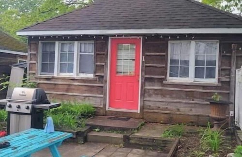 Grand Bend Cabina | Cozy Cabin #1, 1 block to the beach