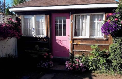 Grand Bend Cabina | Cozy Cabin #9, one block to beach