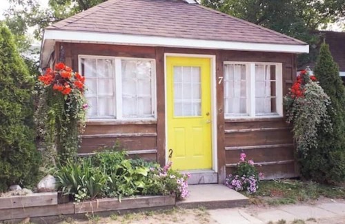 Grand Bend Cabina | Cozy Cabin #7, one block to beach