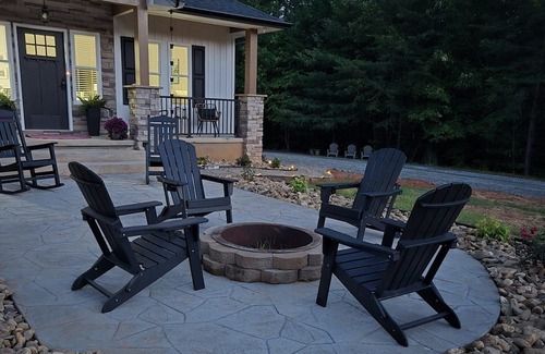 Stonecrest Cabaña | New Cottage in Lake Lure! Privacy and Comfort Hot Tub & Firepit!