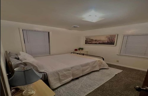 Lansing Casa | Cozy Clean Convenient Casita