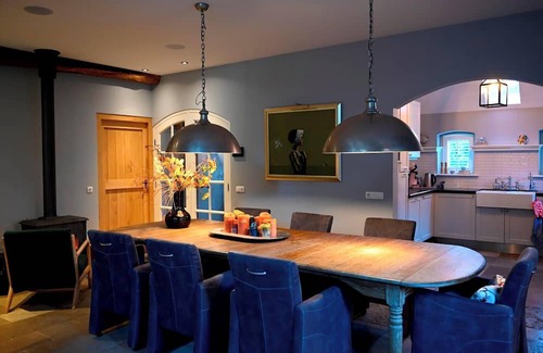 Vriezenveen Casa | Luxury and rural holiday home in a cozy village
