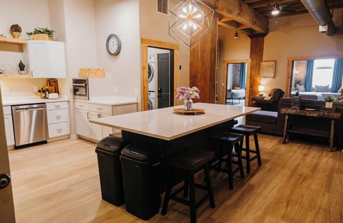 Canal Park Condominio | Dockside Suites | The Brix | Pool in Canal Park!
