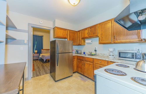 Albany Casa | Massive 5BD/4BA 3-Story Duplex @ Downtown Albany