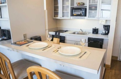 Northeast Virginia Beach Complejo | Four Sails Resort Oceanfront condo with 2 Oceanfront Balconies