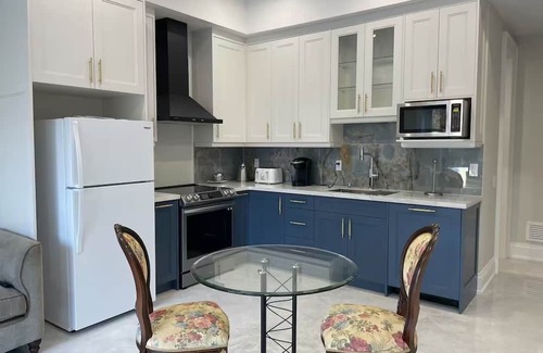Thornhill Casa | Luxury Suite in New Custom Home