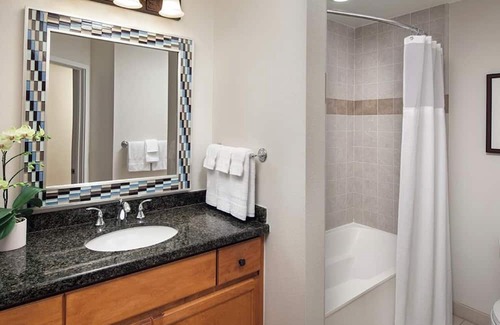 Palm Desert Condominio | 2-bedroom condo in marvelous Palm Desert with AC, WiFi, fitness room