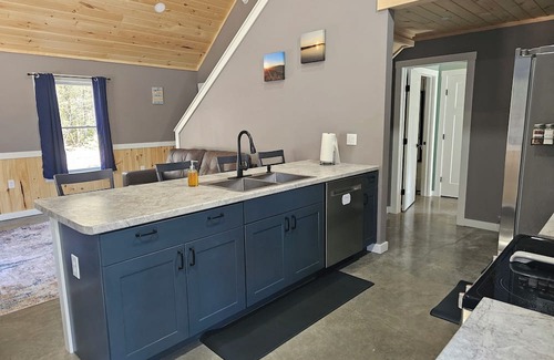 Owls Head Cabina | Private 2-bedroom cabin with WiFi in Owls Head