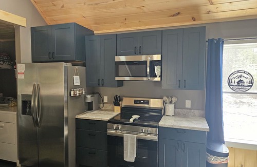 Owls Head Cabina | Private 2-bedroom cabin with WiFi in Owls Head
