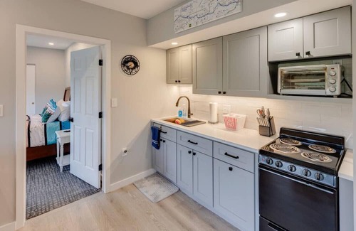 Lincoln Apartamento | Riverside Condo with Amenities