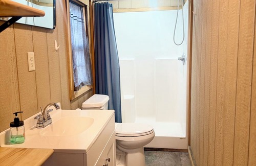 Andalusia Cabina | Comfy cabin located in Andalusia, AL