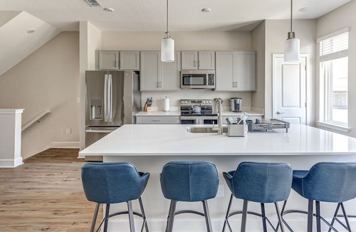 Tampa Casa | Stylish Midtown 3 Bedroom 4 Bathroom Pvt Garage, Family & Group Ready