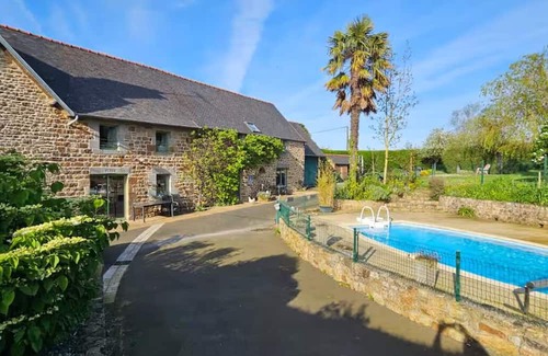 Saint-Quentin-sur-le-Homme Cabaña | Au Mont De La Quintine #Pool and Jacuzzi