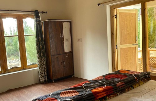 Leh Cama Y Desayuno | Welcoming bed & breakfast with WiFi in charming Hunder