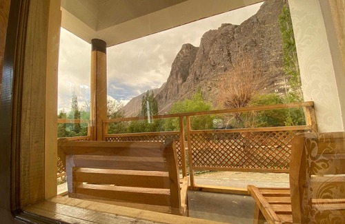Leh Cama Y Desayuno | Welcoming bed & breakfast with WiFi in charming Hunder