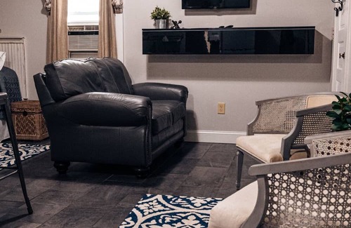Greencastle Apartamento | Charming studio in wonderful Greencastle right by DePauw Campus