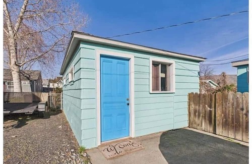 Lewiston Casa | Smurf Village-1 King, 1 Queen, 2 twins, 1 sofa bed