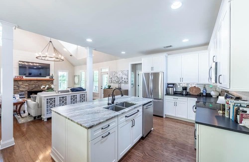 Reynolds Landing Cabaña | 4BR Retreat with Space & Style