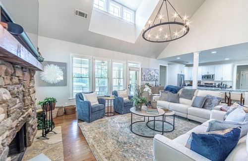 Reynolds Landing Cabaña | 4BR Retreat with Space & Style