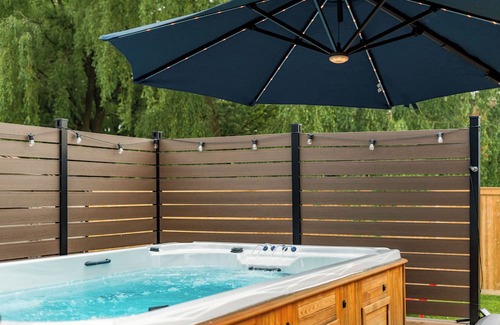 Niagara Falls Casa | Full Home in Niagara · Exclusive Spa Retreat