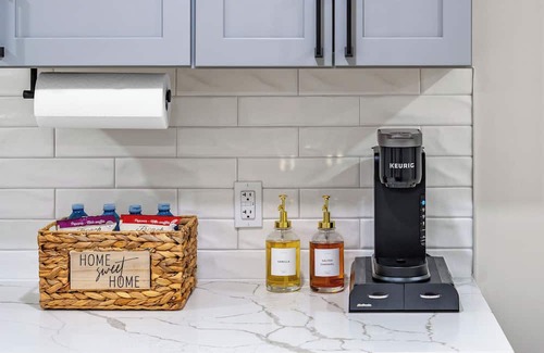 Niagara Falls Casa | Full Home in Niagara · Exclusive Spa Retreat