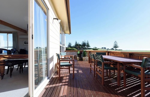 Low Head Casa | Old-School Charm Meets Beachside Bliss