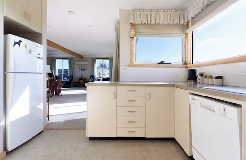 Low Head Casa | Old-School Charm Meets Beachside Bliss