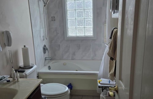 Massapequa Casa | RYDER CUP RENTAL AVAILABLE 9/14-10/5 MINIMUM 8 DAYS NEAR TO COURSE 7.3MI.