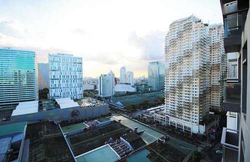 Socorro Apartamento | Cozy & Modern 2BR unit with Balcony in Manhattan Cubao - Cylo's Place