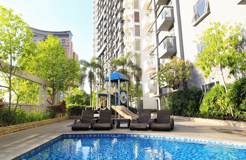 Socorro Apartamento | Cozy & Modern 2BR unit with Balcony in Manhattan Cubao - Cylo's Place