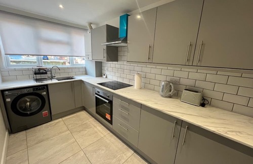 Selhurst Casa | Your perfect Croydon base- Newly renovated, Ultra convenient 2 bedroom house